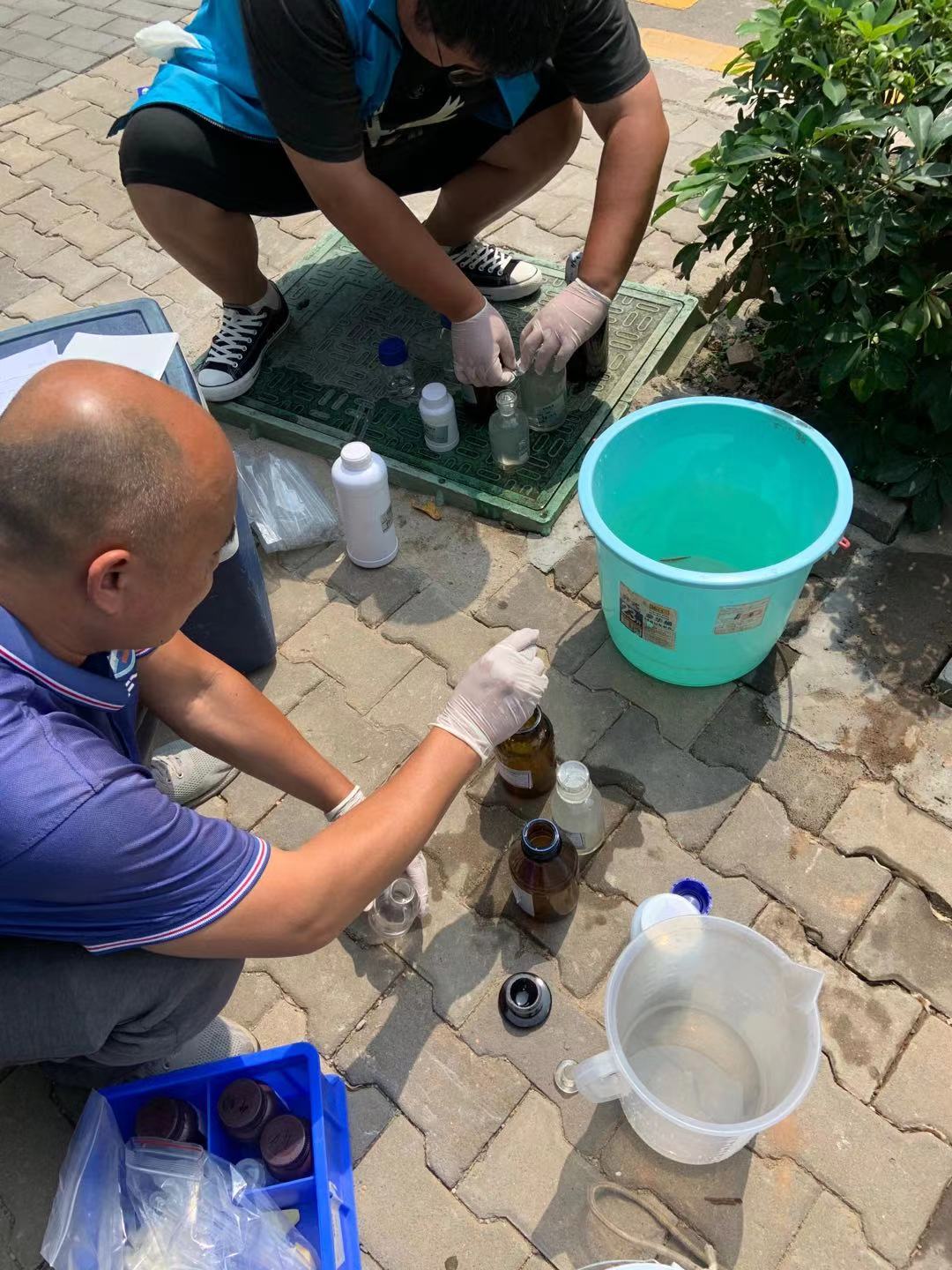 廢水檢測(cè)采樣圖片